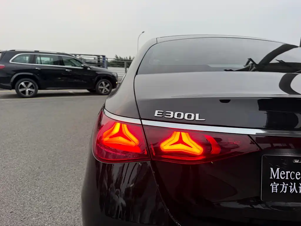 Mercedes-Benz E-Class — миниатюра 8