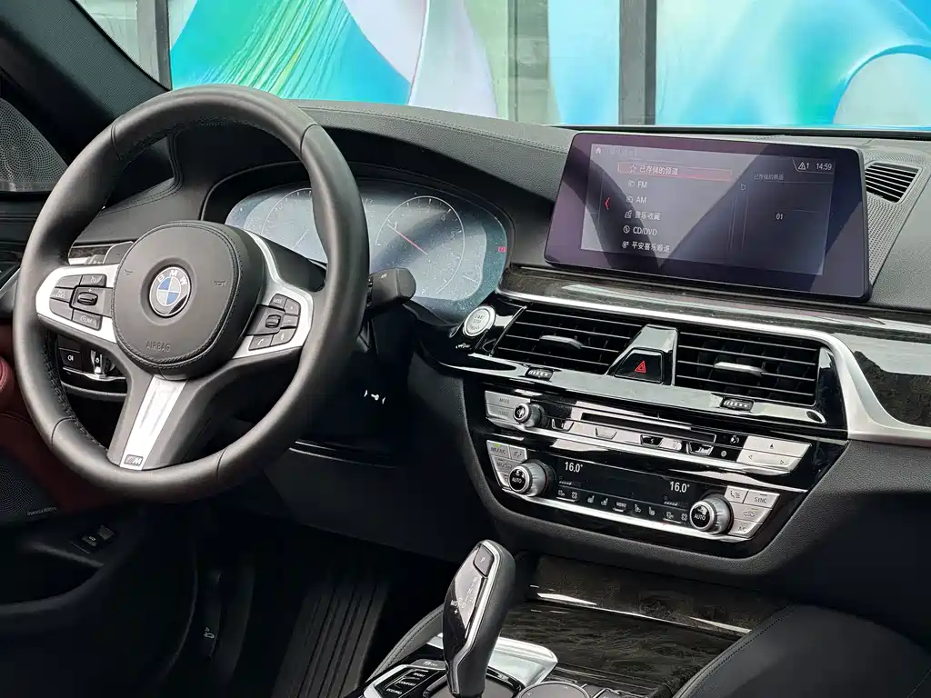 BMW 5 Series — миниатюра 20
