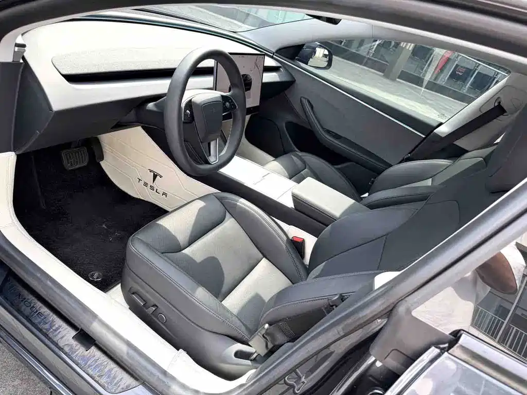 Tesla Model 3 — миниатюра 4