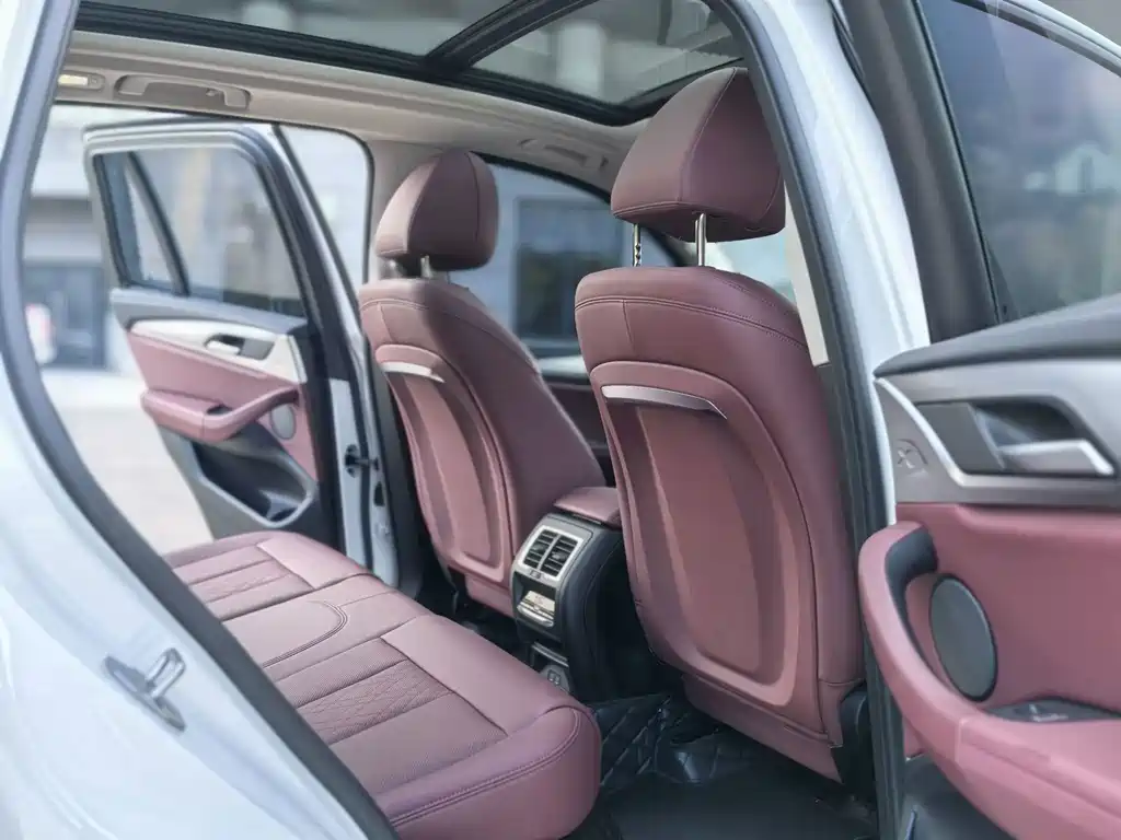 BMW iX3 — миниатюра 11