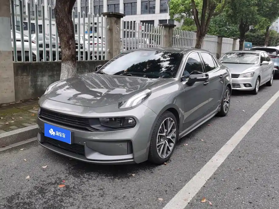 Lynk & Co 03