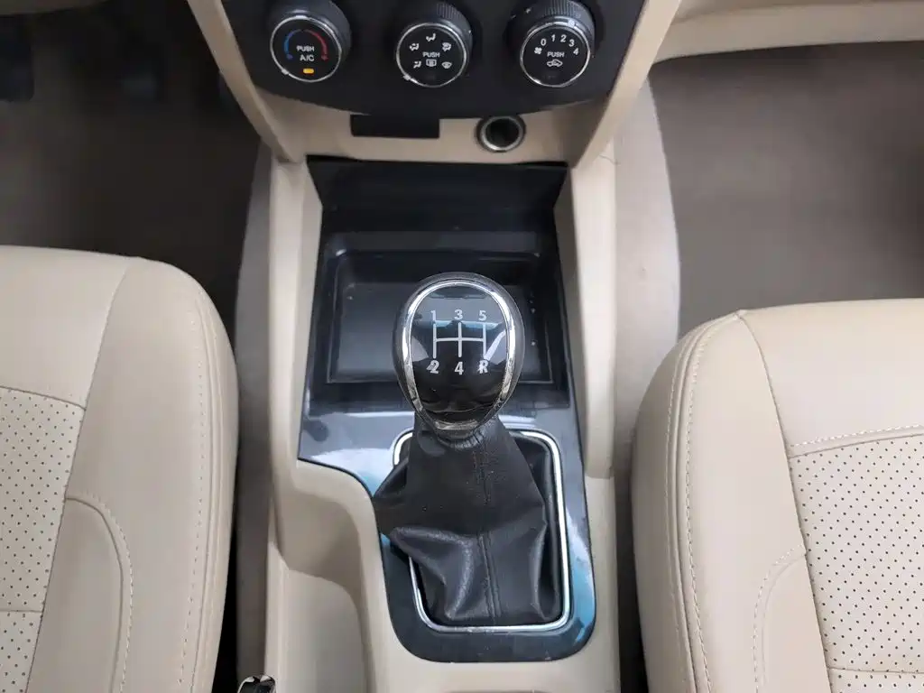 Wuling Hongguang — миниатюра 13
