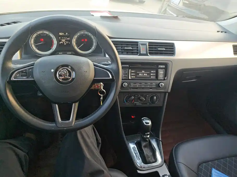 Skoda Rapid — миниатюра 12