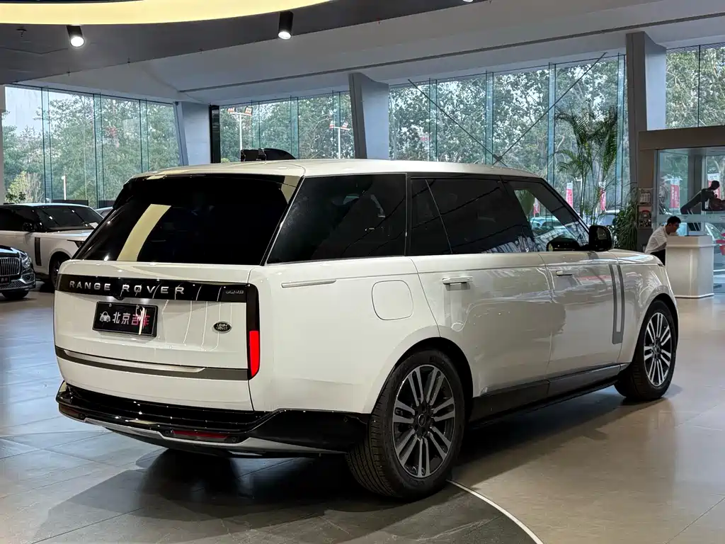 Land Rover Range Rover 2024 3.0 L6 400PS Long Wheelbase