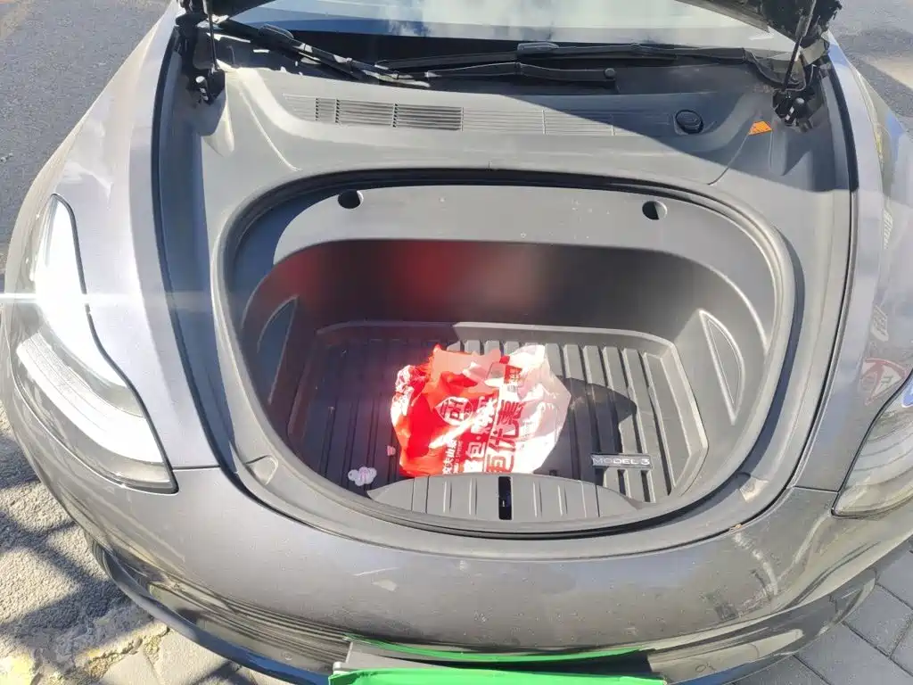 Tesla Model 3 — миниатюра 21