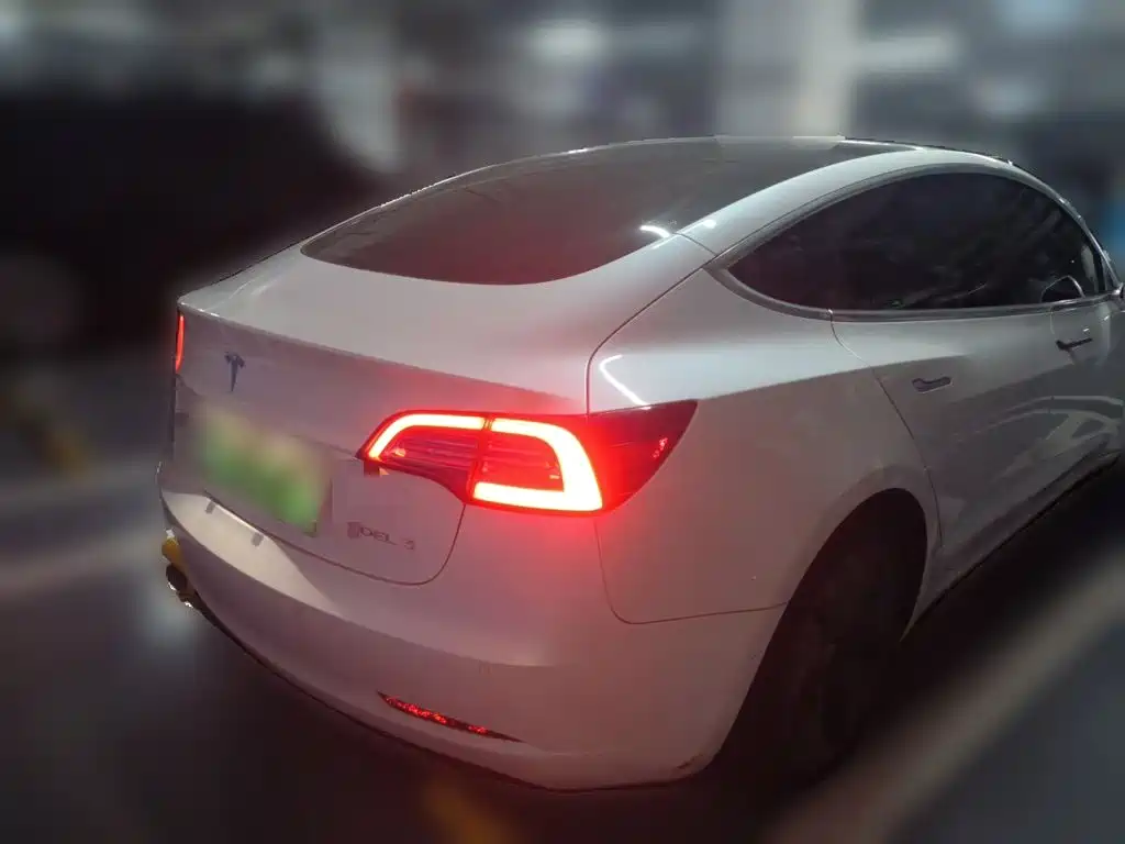Tesla Model 3 — миниатюра 6