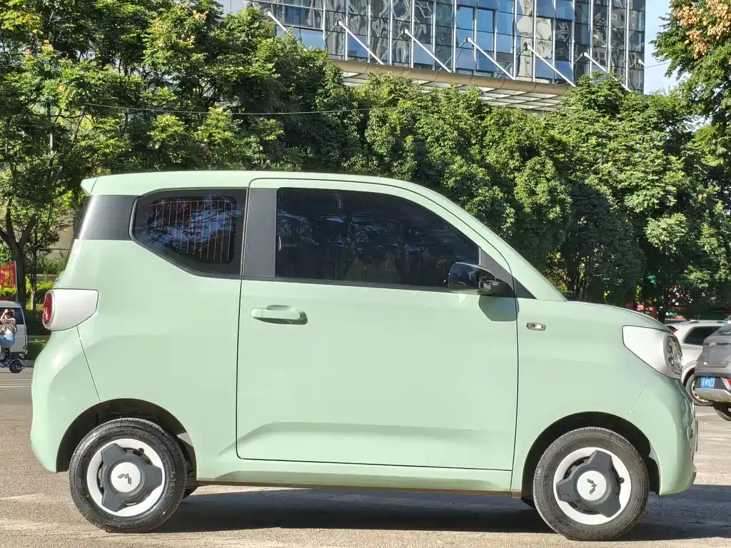 Wuling MINIEV — миниатюра 4