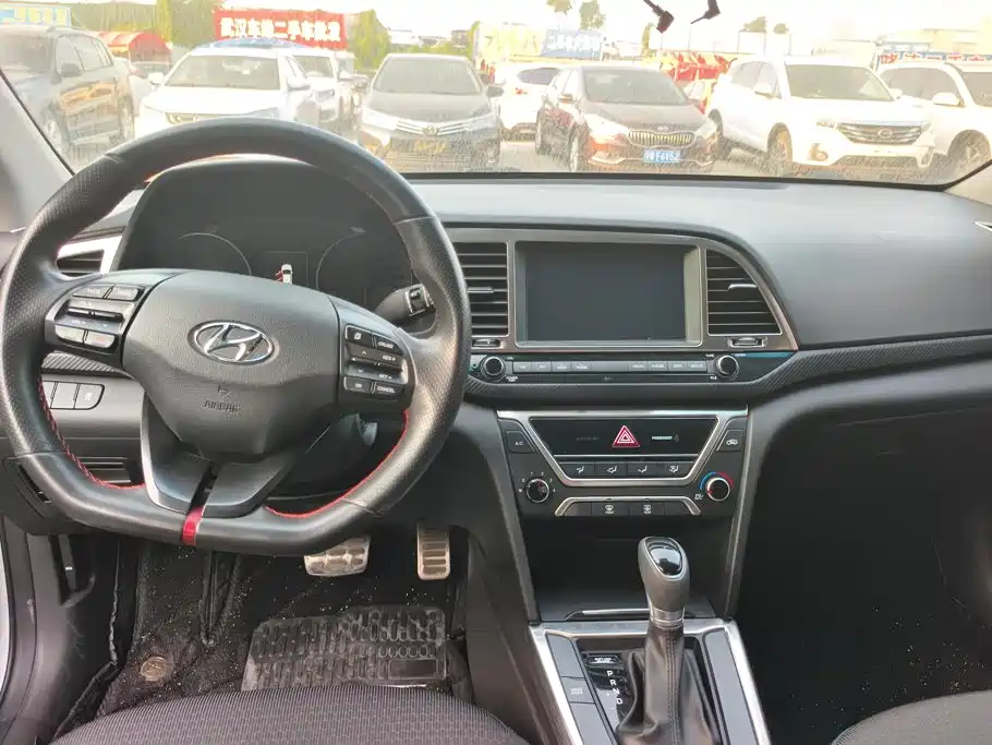 Hyundai Elantra — миниатюра 13