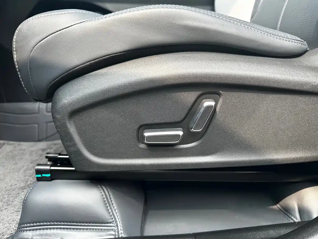 Geely Boyue L — миниатюра 17