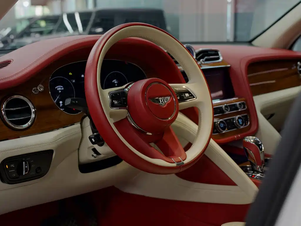 Bentley Bentayga — миниатюра 8