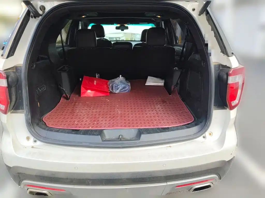 Ford Explorer (Import) — миниатюра 10