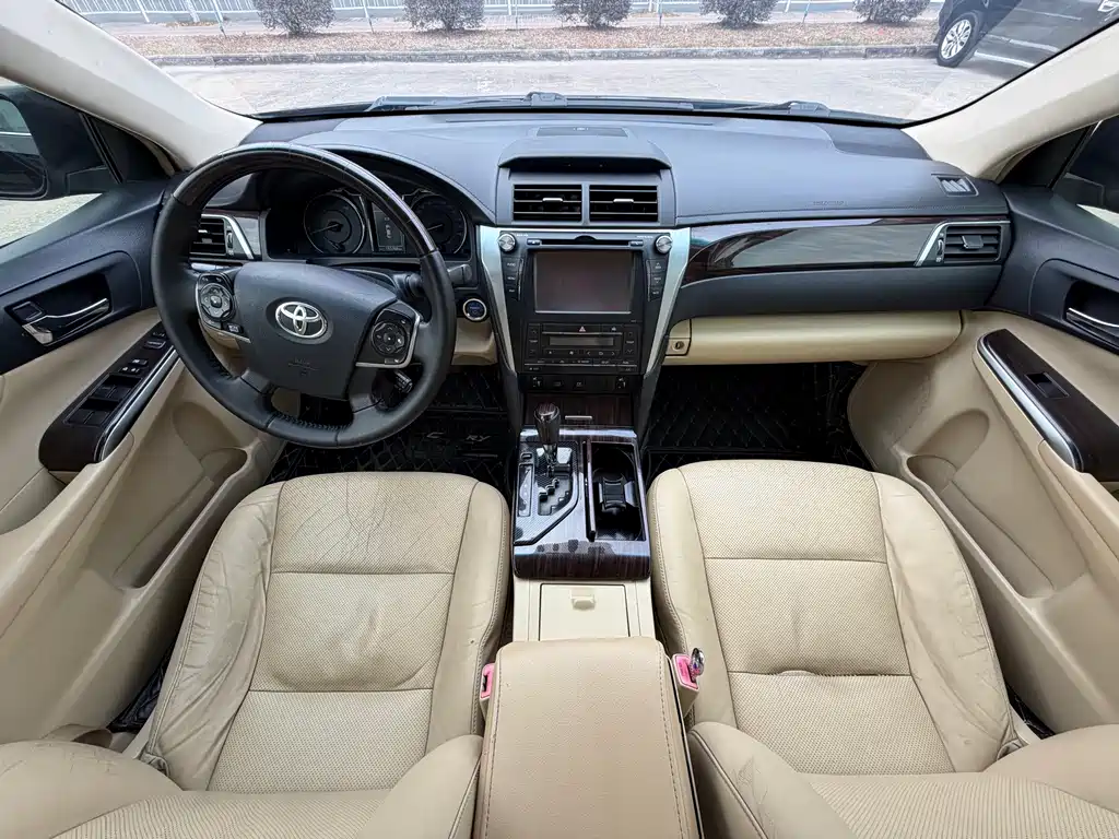TOYOTA CAMRY