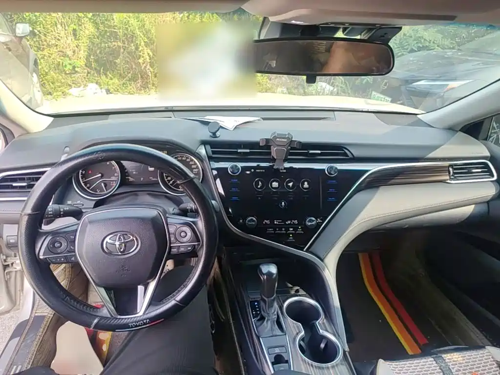 Toyota Camry — миниатюра 10