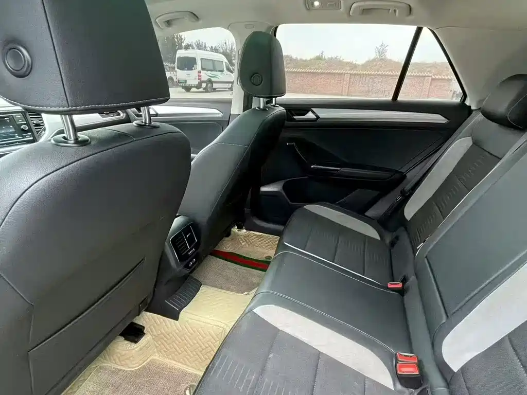 Volkswagen T-Roc — миниатюра 6