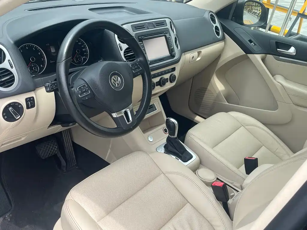 Volkswagen Tiguan 2015 1.8TSI AT Luxury