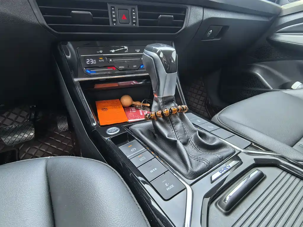 Volkswagen Passat PHEV — миниатюра 11