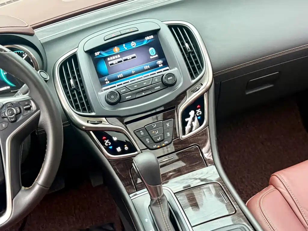 Buick LaCrosse — миниатюра 20