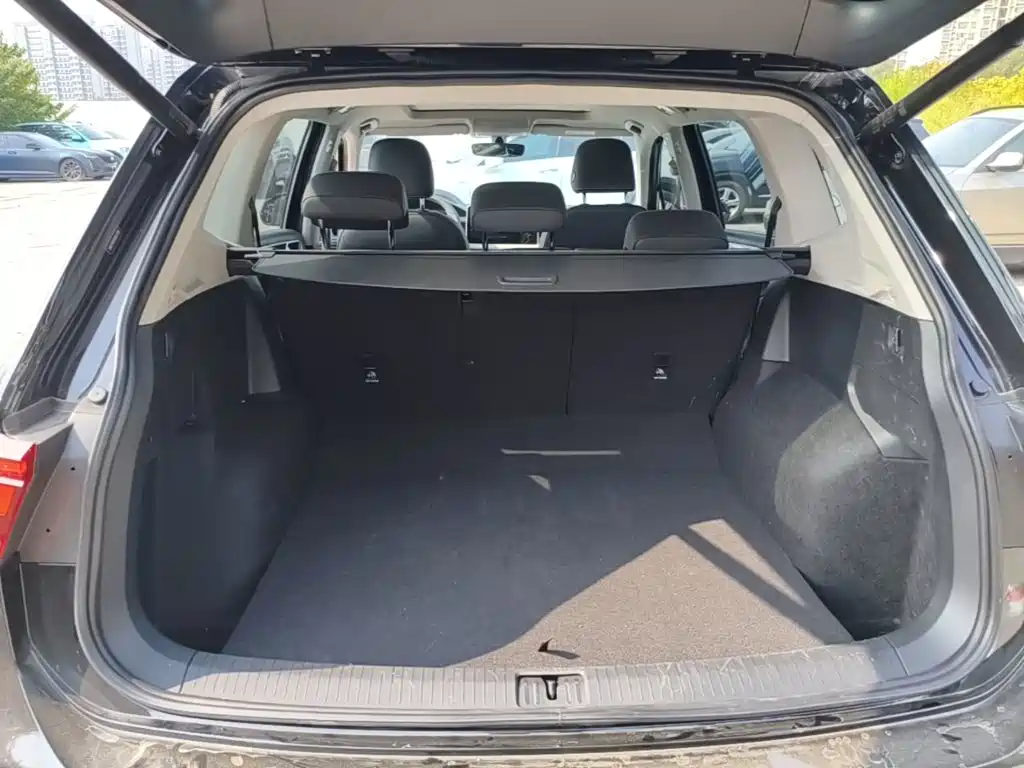 Volkswagen Tiguan L — миниатюра 19