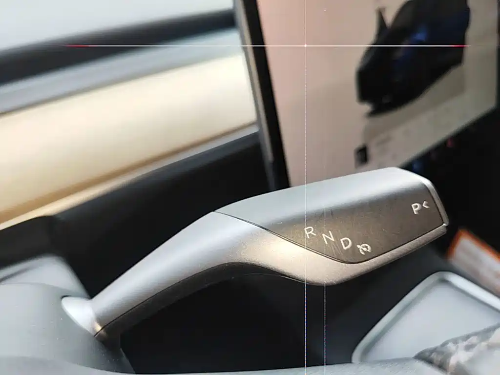 Tesla Model Y — миниатюра 14