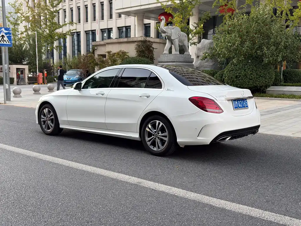 Mercedes-Benz C-Class — миниатюра 4