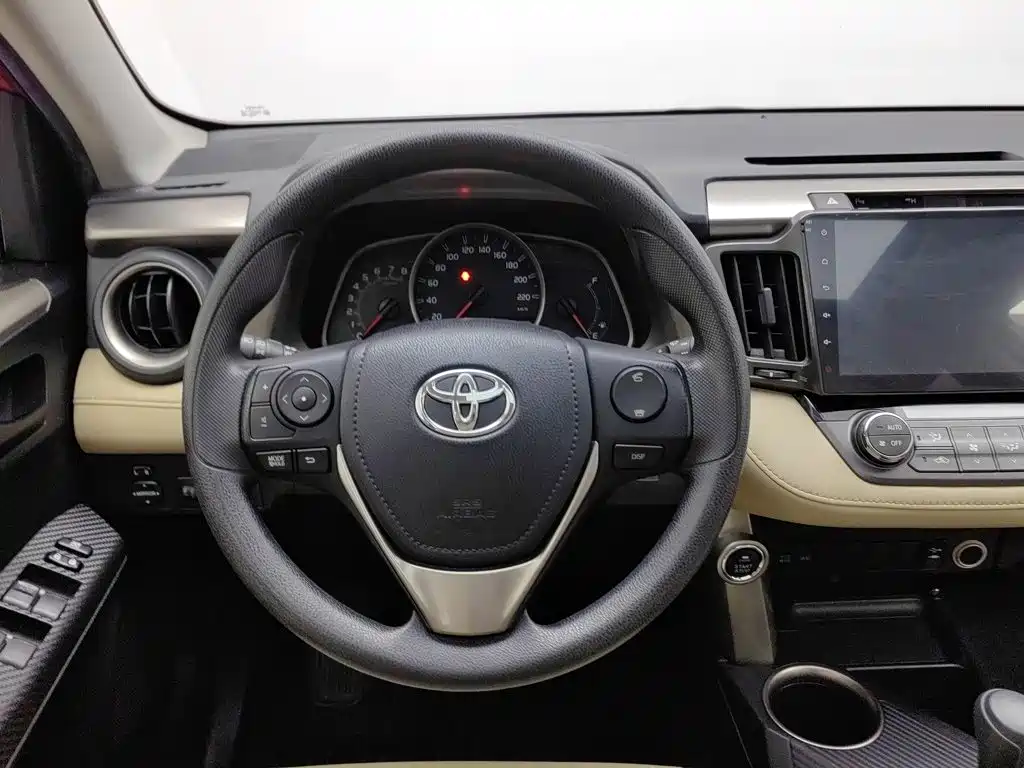 Toyota RAV4 — миниатюра 11