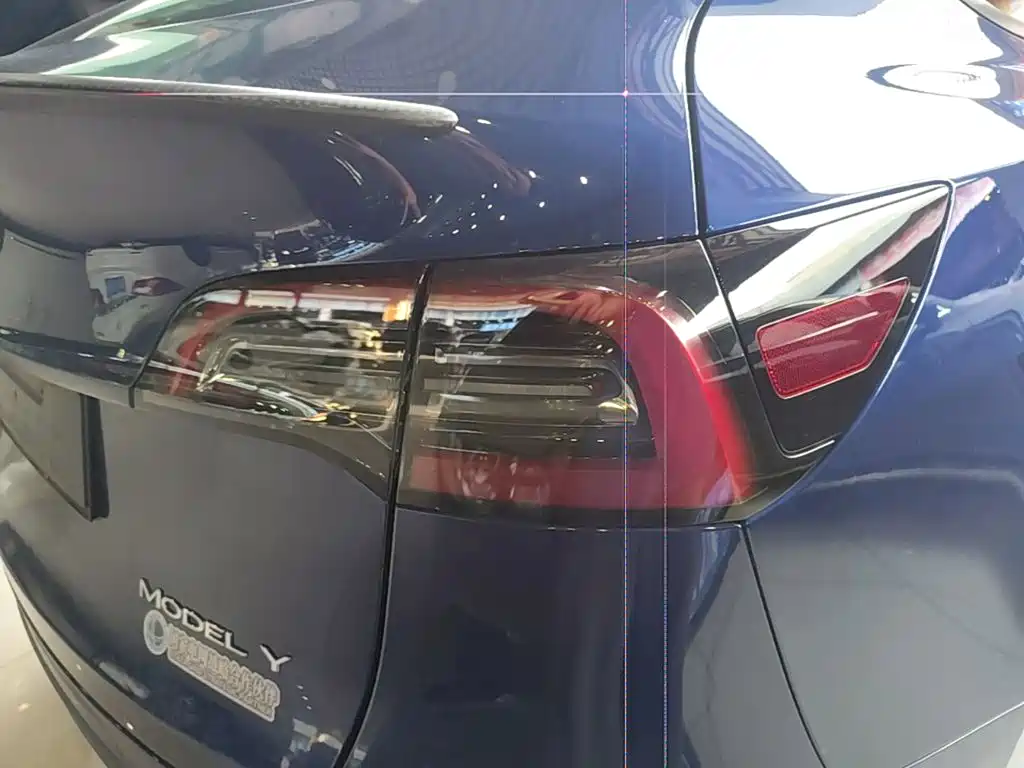 Tesla Model Y — миниатюра 8