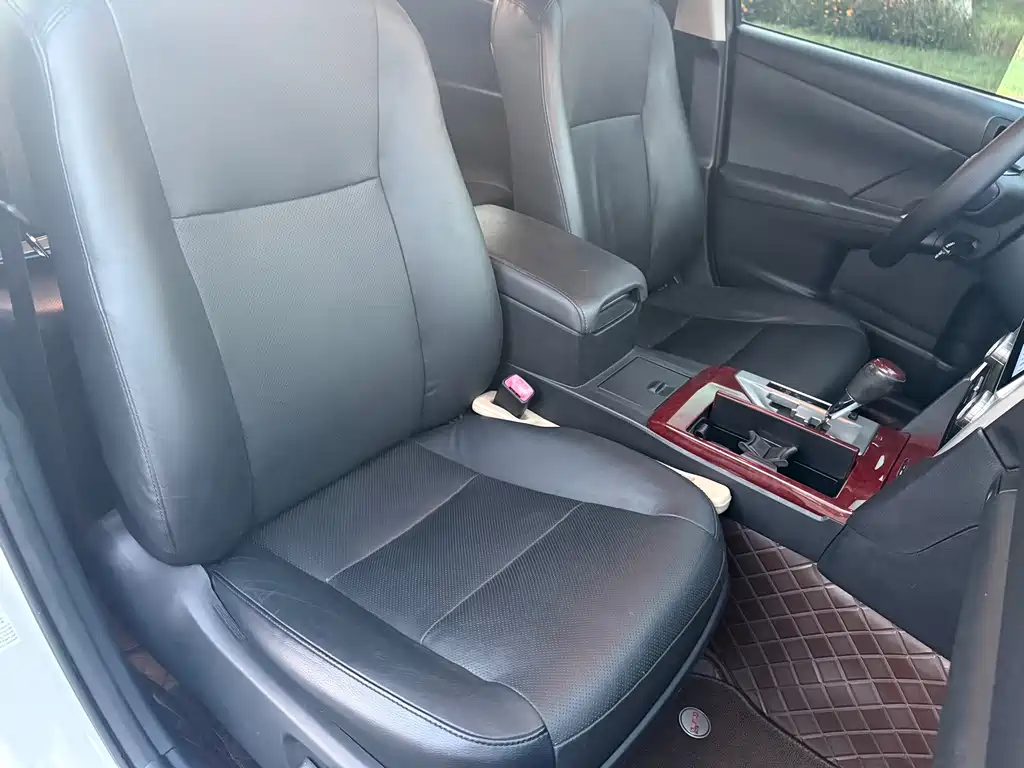 Toyota Camry — миниатюра 12