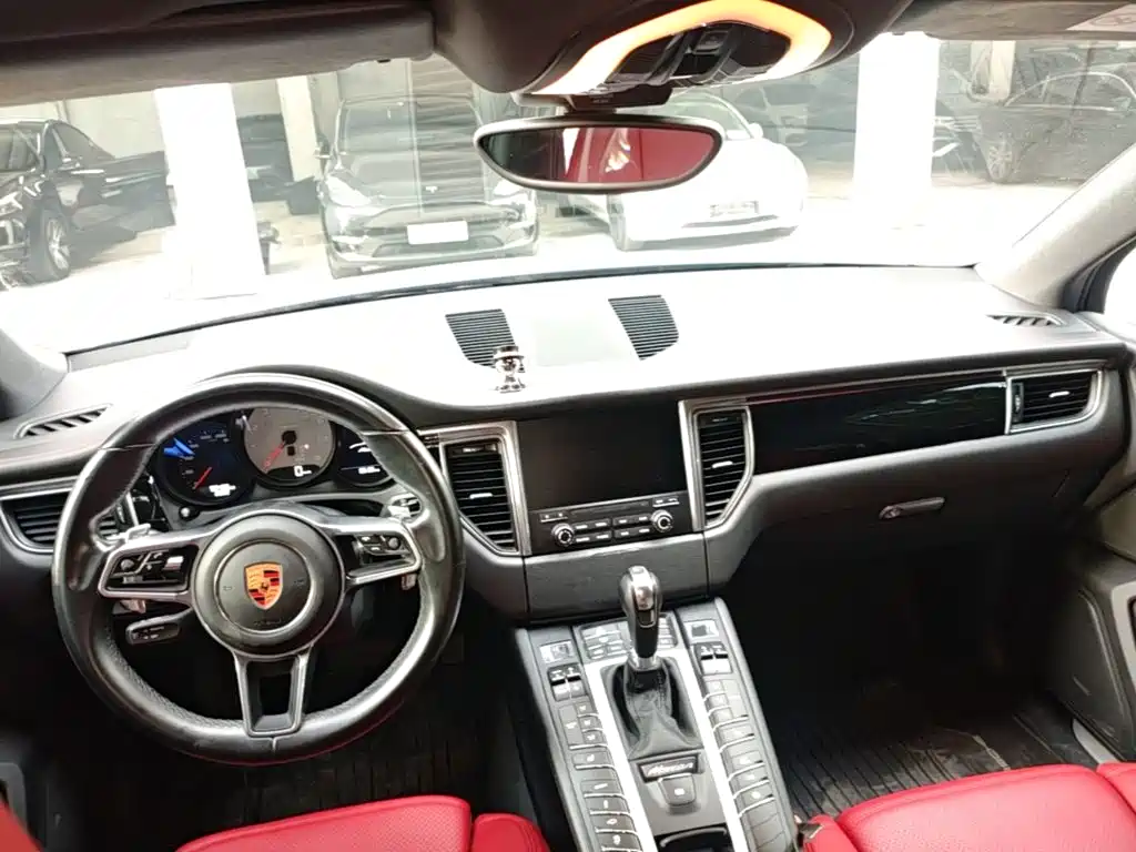 Porsche Macan — миниатюра 14