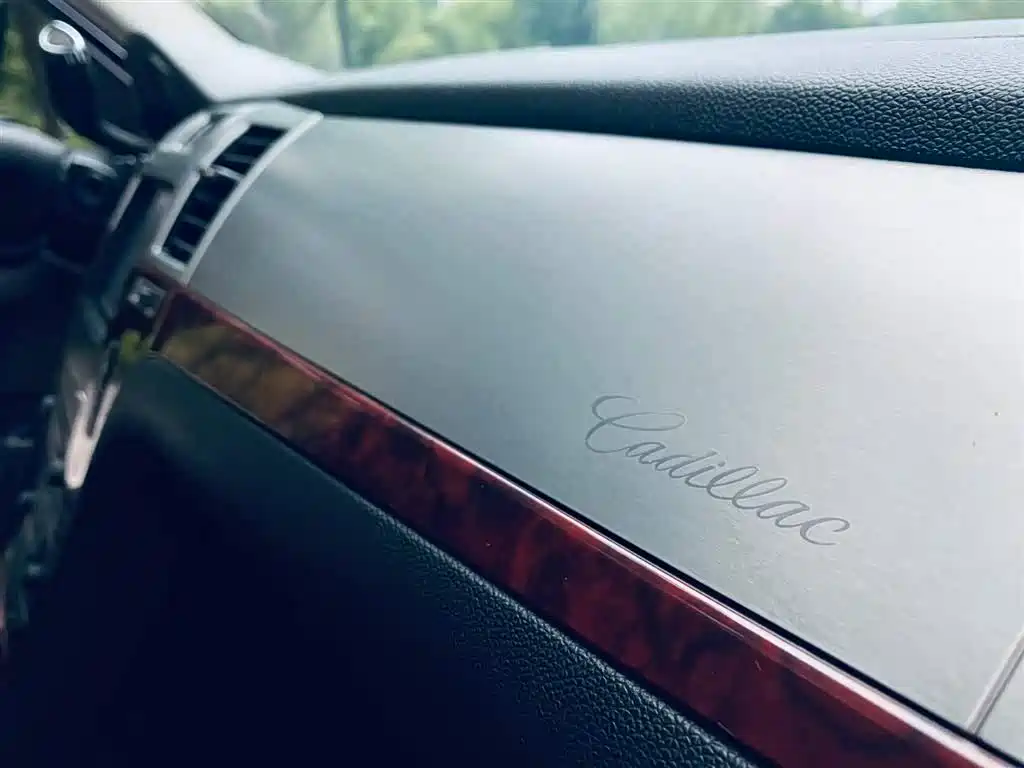 Cadillac Escalade — миниатюра 12
