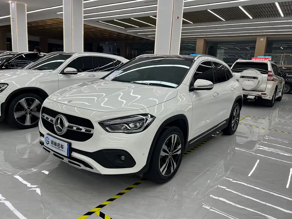 Mercedes-Benz GLA 2023 — фото 1