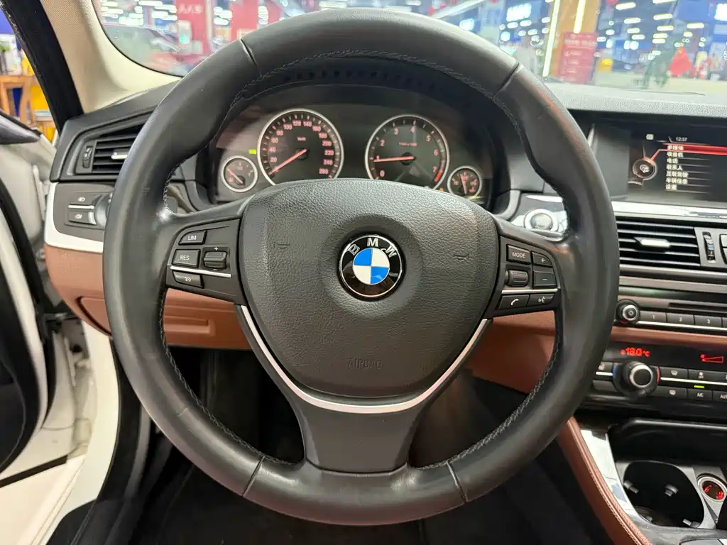 BMW 5 Series — миниатюра 9