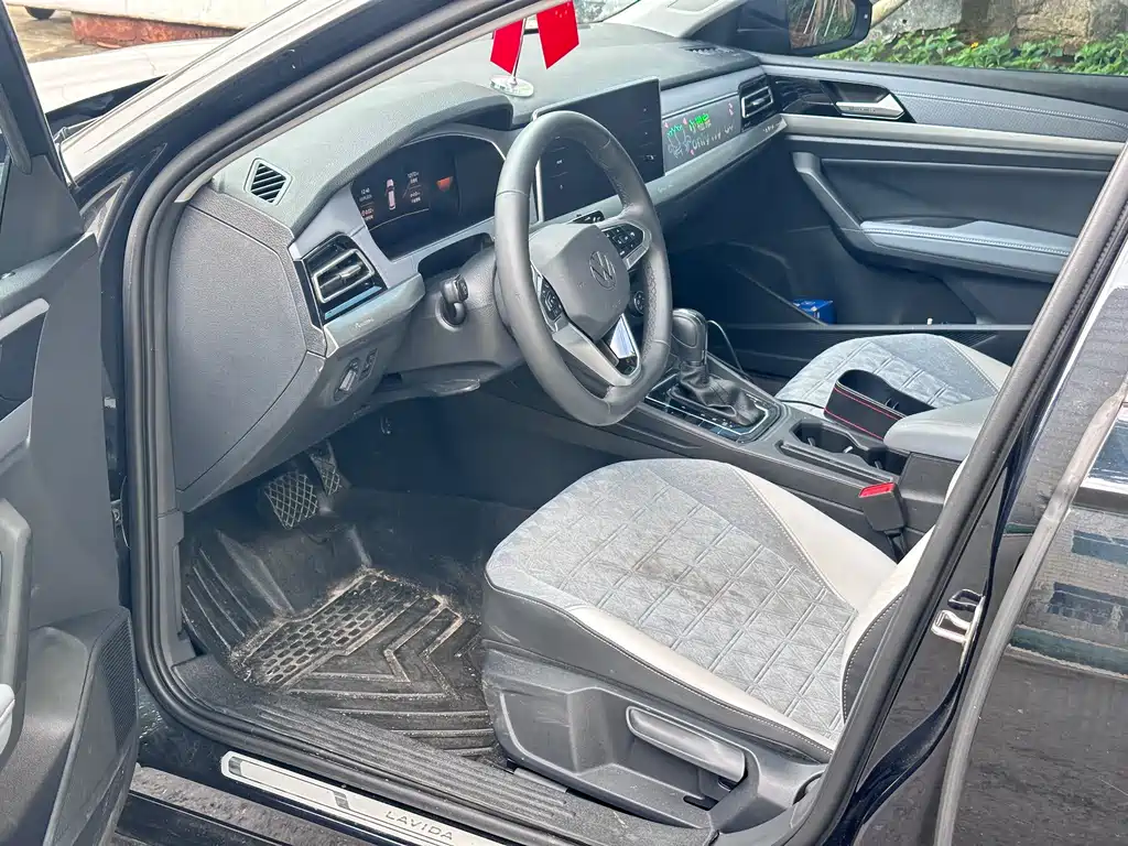Volkswagen Lavida — миниатюра 2