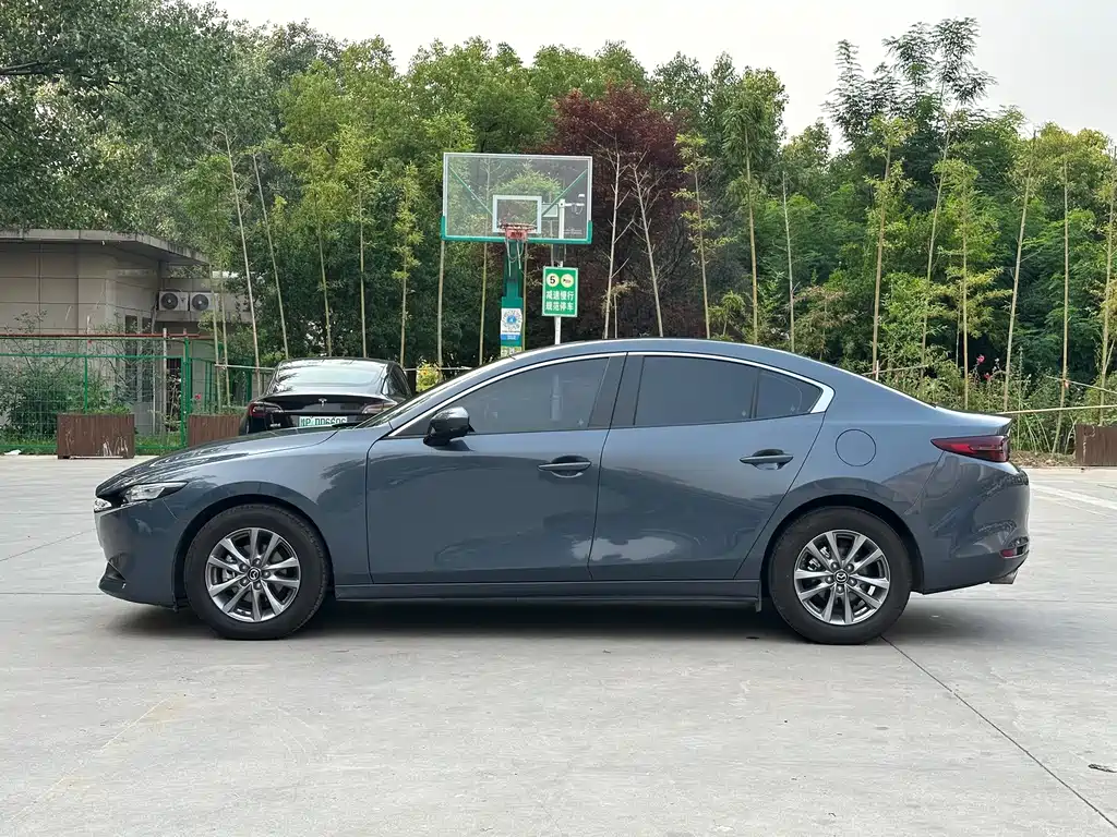 Mazda Mazda3 3 2023 1.5L MT