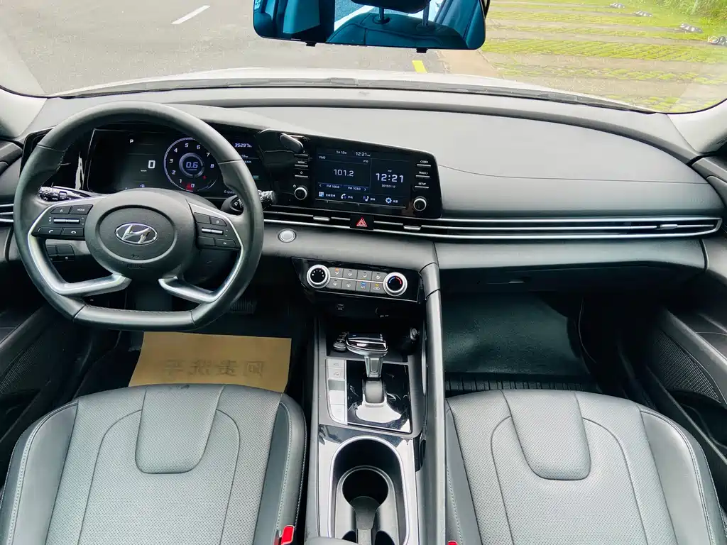 Hyundai Elantra — миниатюра 13