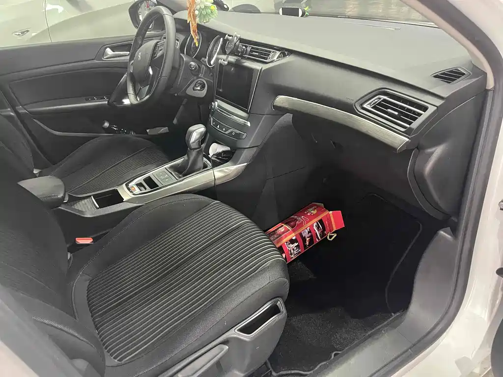 Peugeot 408 2015 1.2T AT Luxury