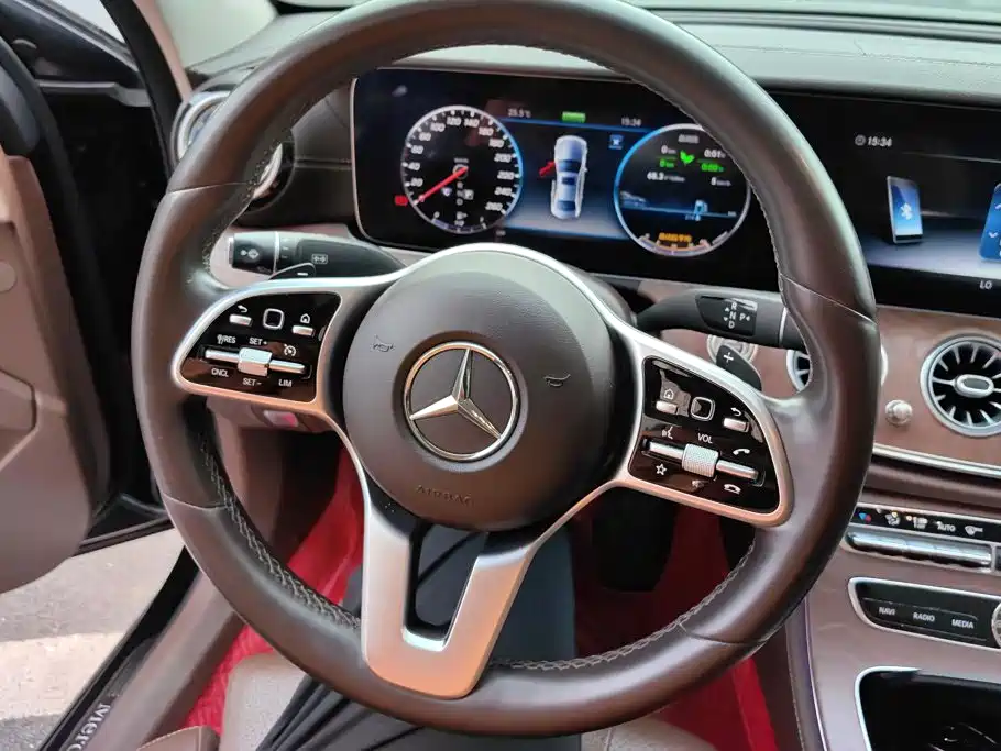 Mercedes-Benz E-Class — миниатюра 15