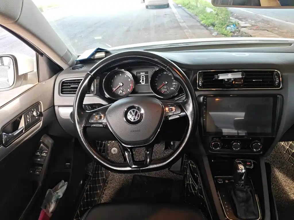 Volkswagen Sagitar — миниатюра 6