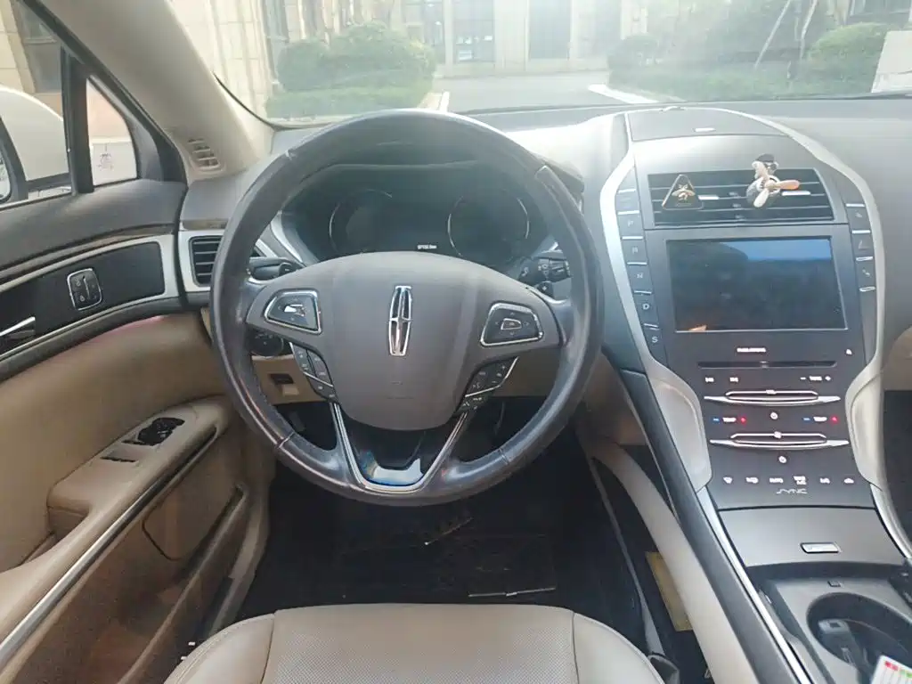 Lincoln MKZ — миниатюра 6