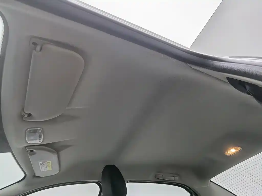 Citroen Elysee — миниатюра 14