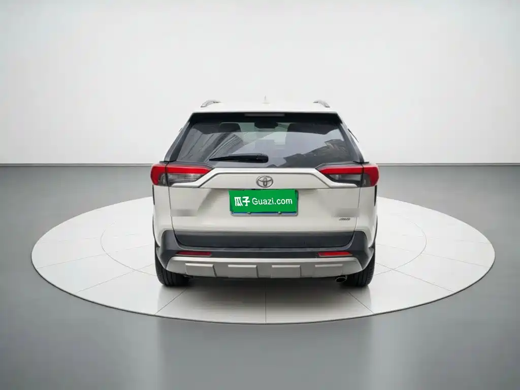 Toyota RAV4 — миниатюра 3
