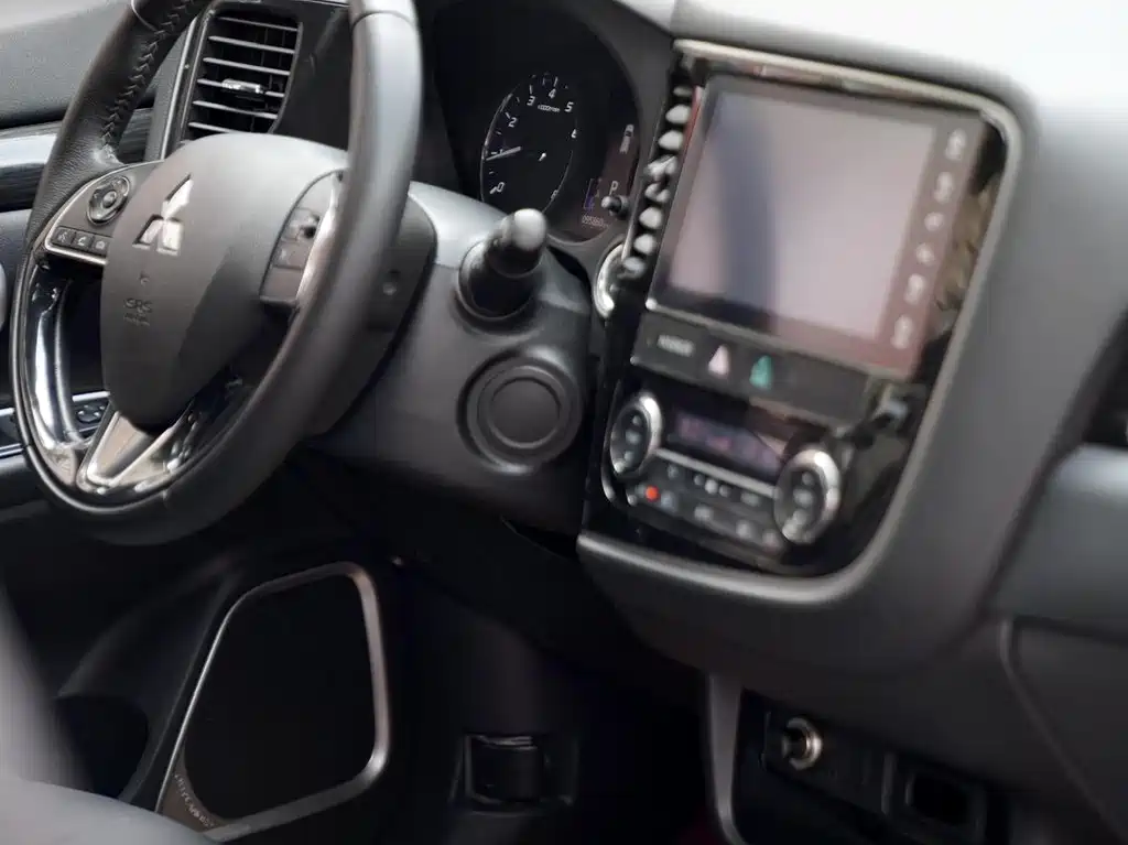 Mitsubishi Outlander — миниатюра 15