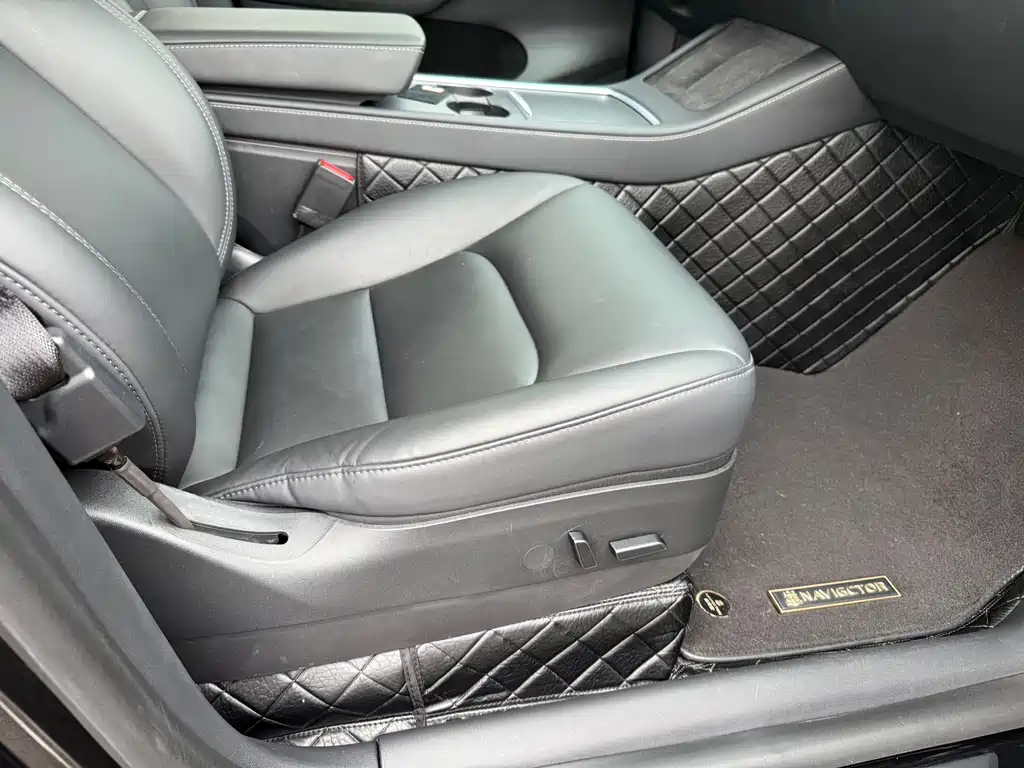 Tesla Model Y — миниатюра 13