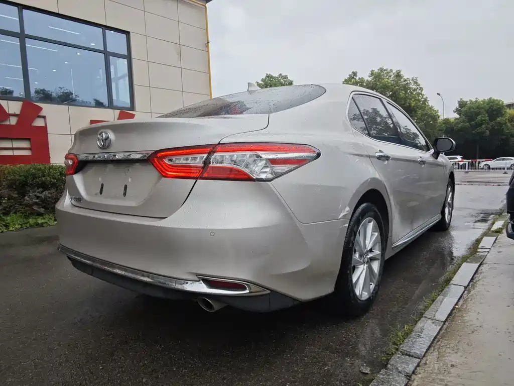 Toyota Camry — миниатюра 9