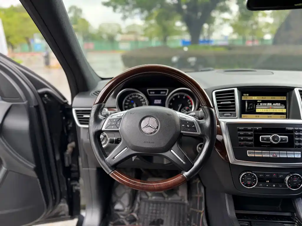 Mercedes-Benz M-Class — миниатюра 8