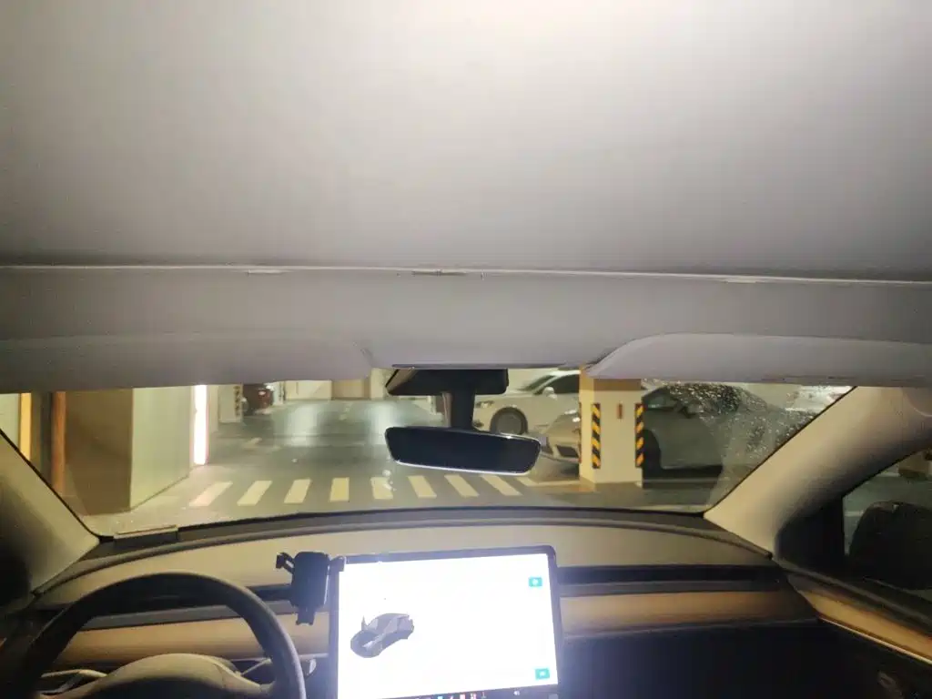 Tesla Model Y — миниатюра 20