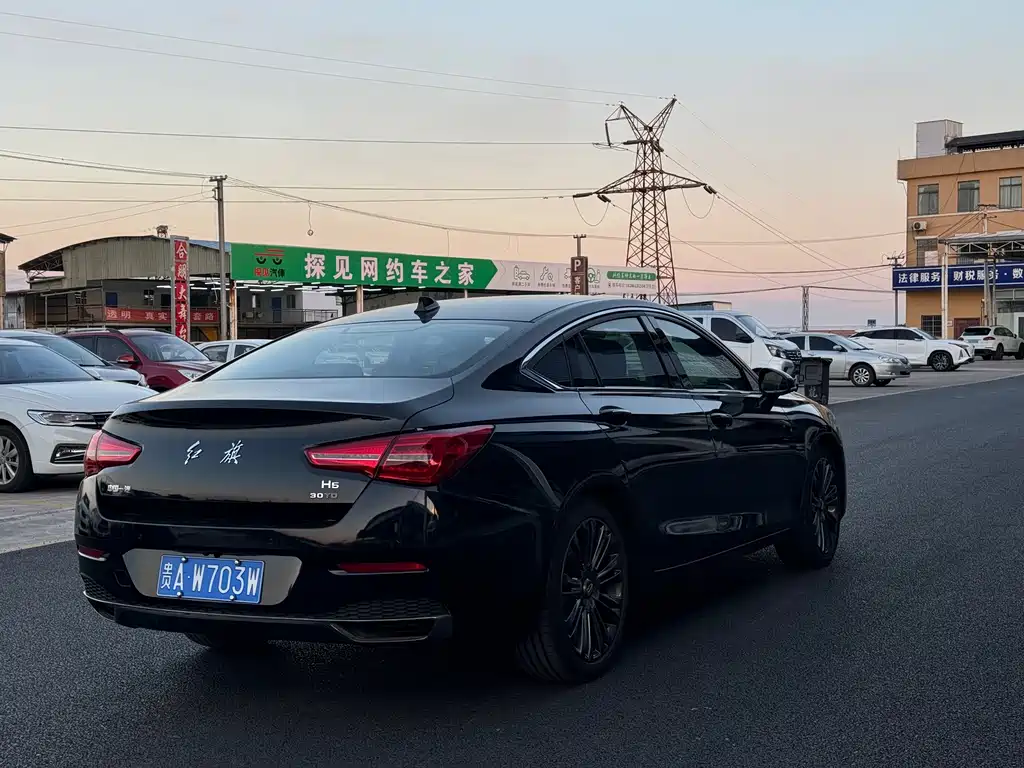 Hongqi Hongqi H5 — миниатюра 10