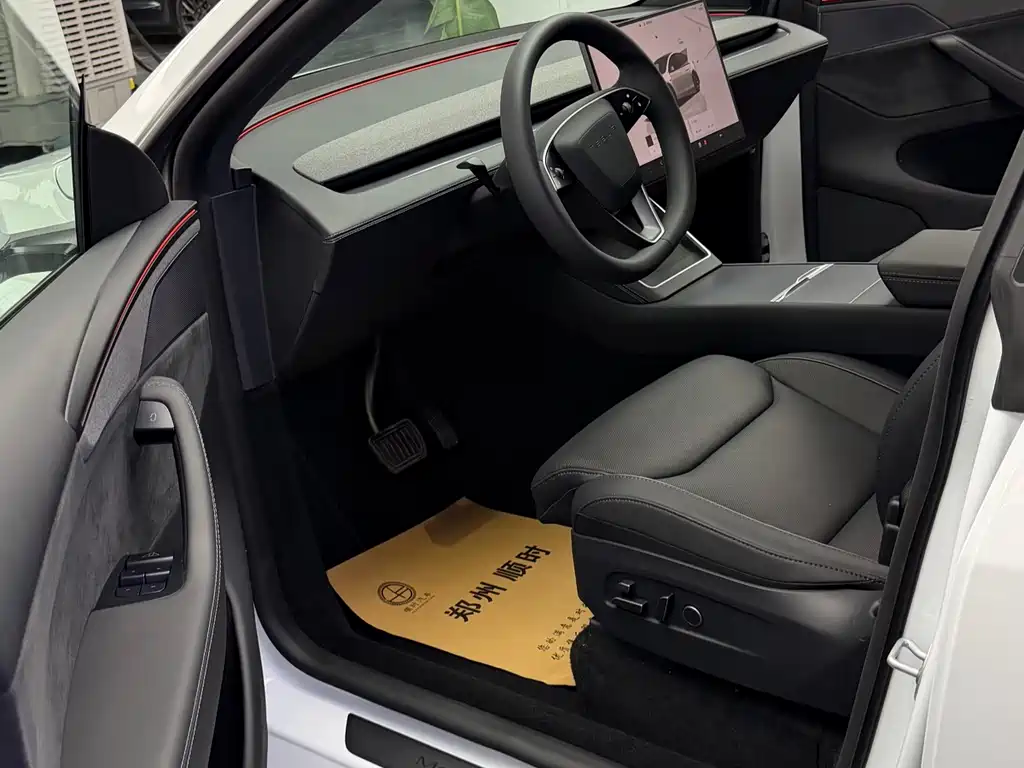 Tesla Model Y L