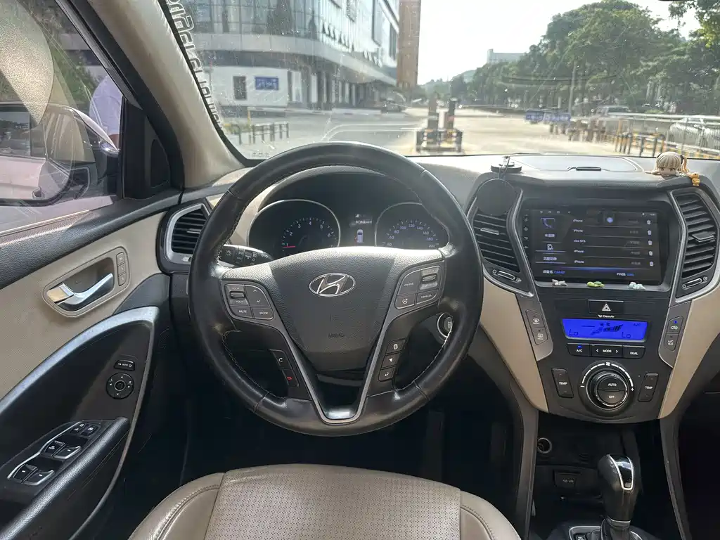 Hyundai Santa Fe 2013 2.4L AT Luxury