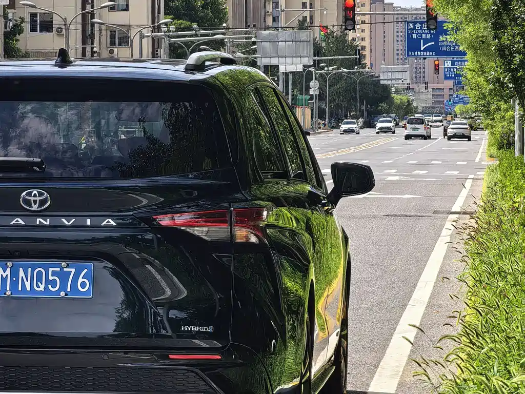 Toyota Granvia 2022 2.5L Luxury