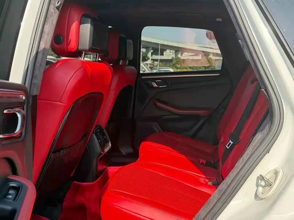 Porsche Macan — миниатюра 5